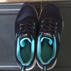 Well loved slip on tennis shoes